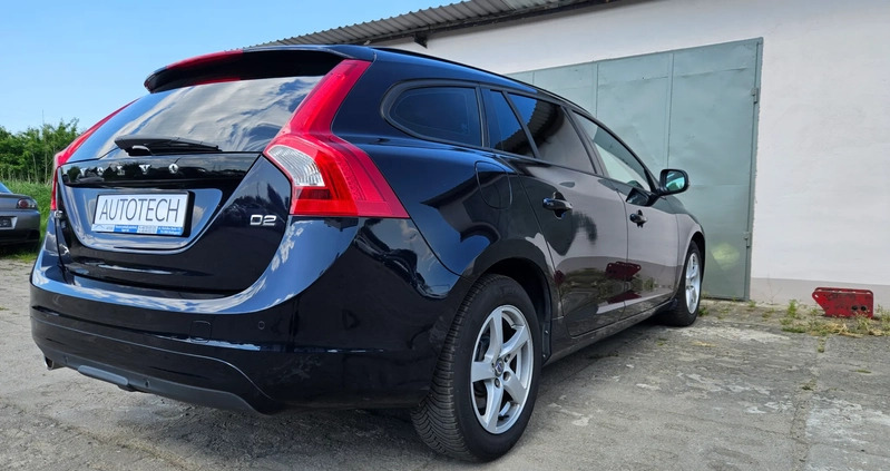Volvo V60 cena 56000 przebieg: 192000, rok produkcji 2017 z Garwolin małe 326
